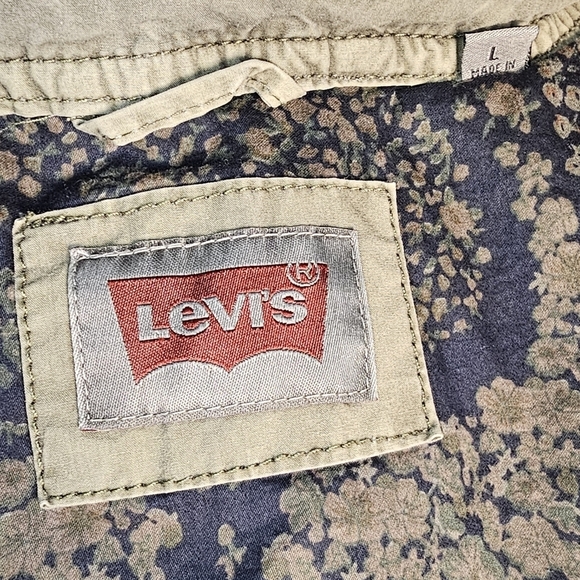 Levis Army Green  Utility Cargo Jacket Size Large Pockets with hideable hood - Picture 13 of 15